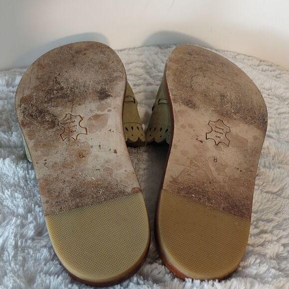 Lisa B Suede Woman's Slide Sandals - Picture 4 of 6